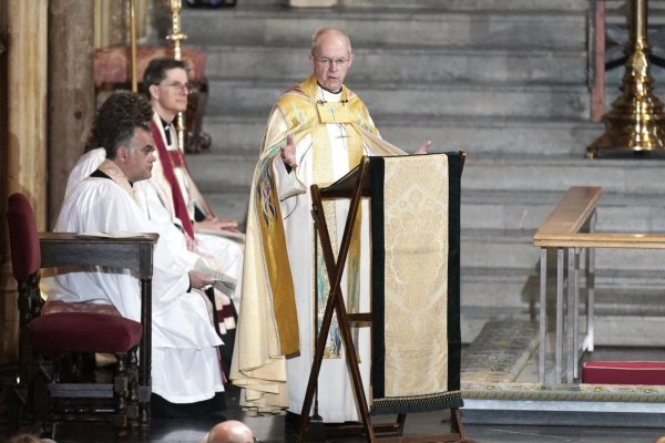 Pre kauzu sexuálneho zneužívania v tábore odstúpil canterburský arcibiskup Welby