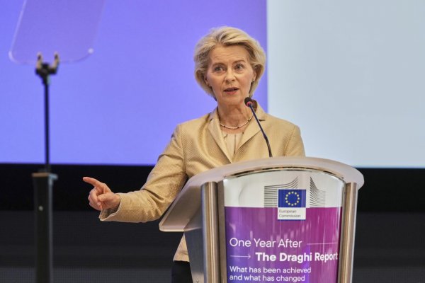 Európska komisia navrhne skoršie ukončenie dovozu fosílnych palív z Ruska