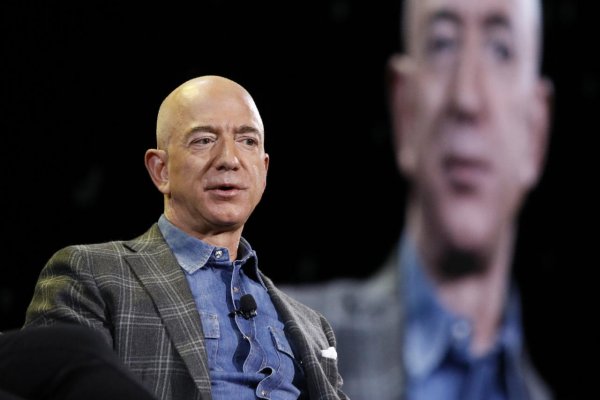 Bezos prisľúbil desať miliárd dolárov na boj proti klimatickým zmenám