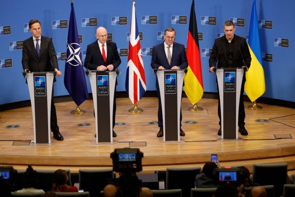 Spojenci Ukrajiny jej po rokovaní v Bruseli prisľúbili pomoc za 35 miliárd