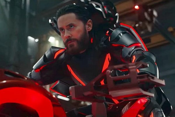 .týždeň vo filme: Nepolapiteľný zlodej, Tronov vesmír a púštna párty