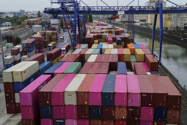 EÚ pripravuje odvetné opatrenia voči americkým službám, ak sa nedosiahne obchodná dohoda