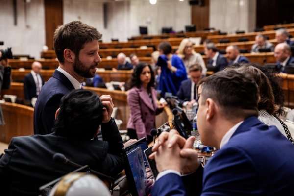 Opoziční poslanci podajú návrh na vyslovenie nedôvery vláde