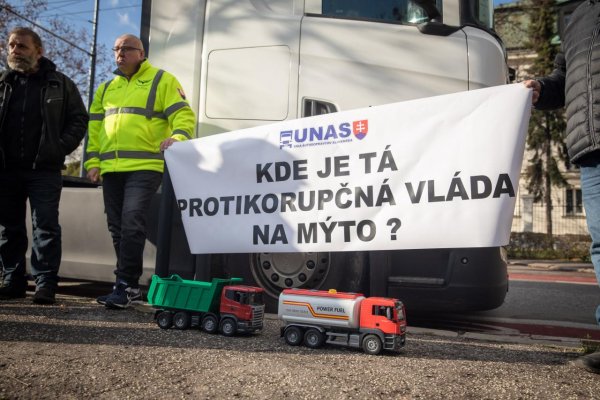 Mýto je obrovský tunel, zmluvu z čias vlády Smeru označil premiér za extrémne nevýhodnú