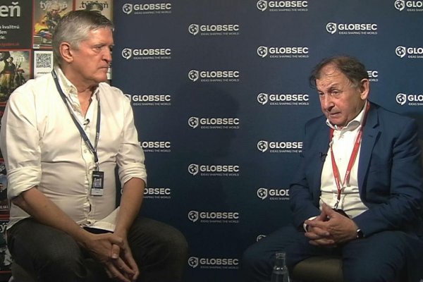 .pod lampou s Michaelom Žantovským: Trump, Európa a Václav Havel