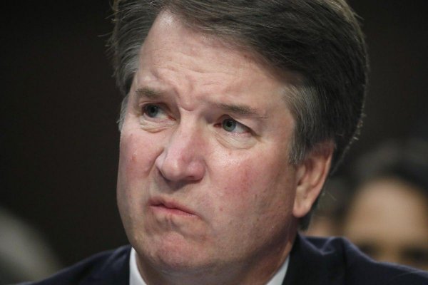 Kavanaugh, Clinton a padni, komu padni