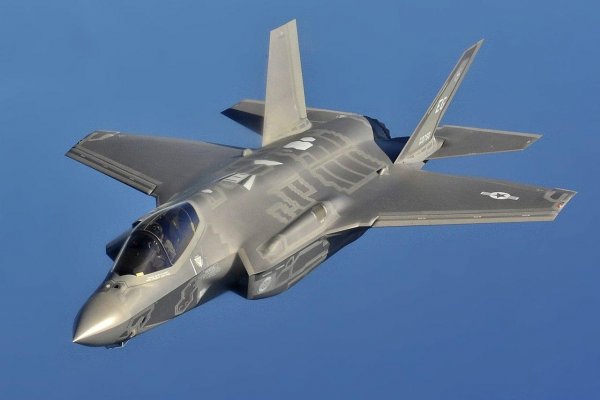 USA vysielajú do Veľkej Británii päťdesiat nosičov jadrových bômb F-35