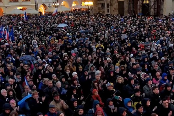 Tisíce ľudí v Prahe demonštrovali proti vzniku vlády ANO, SPD a Motoristov