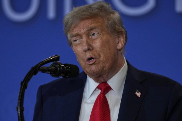 Trump informoval Zelenského a lídrov NATO o rokovaniach s Putinom