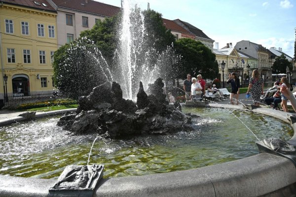 SHMÚ: Na západe Slovenska môže byť 38 stupňov, platí výstraha tretieho stupňa