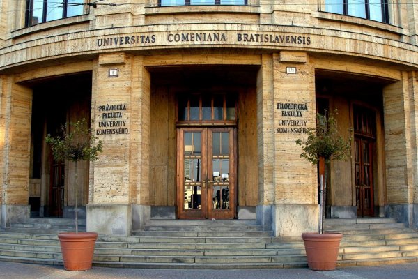 T. Taraba podpísal s dekanom Právnickej fakulty UK dohodu o spolupráci – čo to znamená podľa Martina Mojžiša?