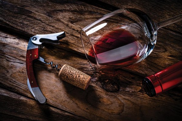 Dobré jedlo: Otvorte a poznajte. Historická udalosť stretnutia vína a korku