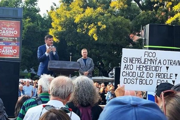 Na Námestí SNP sa roztáčali motory. Bolo to počuť