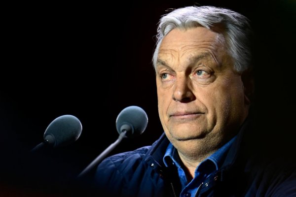 Pripravil Orbán nástupcovi pascu? Aj po voľbách môže zostať pri moci v pozadí