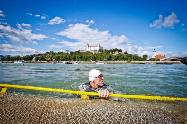 Tisíce plavcov zastavia v centre Bratislavy lodnú dopravu