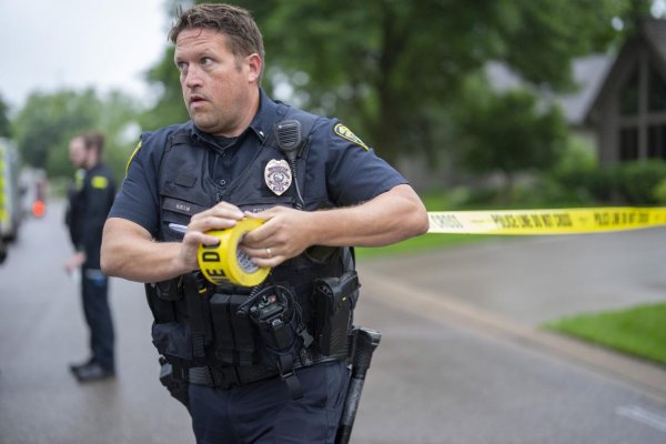 Strelec v Minnesote zabil političku a jej muža, postrelil aj senátora