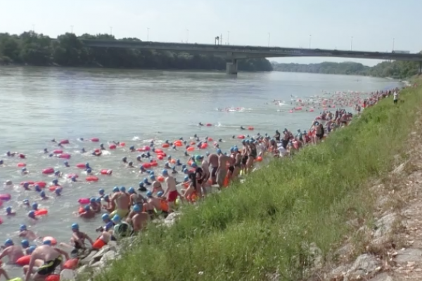 2200 ľudí v nedeľu preplávalo Dunaj