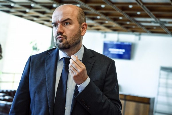 Dubéci: Vláda minula 350-tisíc eur na nezmysly šírené splnomocnencom Petrom Kotlárom