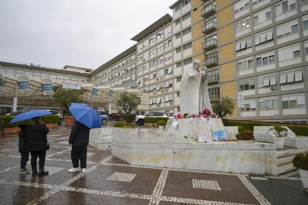 Pápež strávil pokojnú noc po piatkovom záchvate bronchospazmu