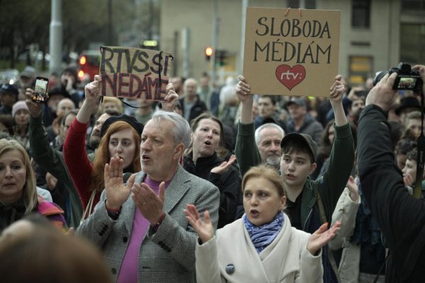 Na proteste proti zásahom do RTVS a 2. dôchodkového piliera sa zišli tisíce ľudí