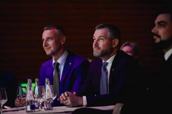 Pellegrini vyčítal Rašimu odsúvanie opozičných návrhov, množstvo skrátených legislatívnych konaní a prílepkov