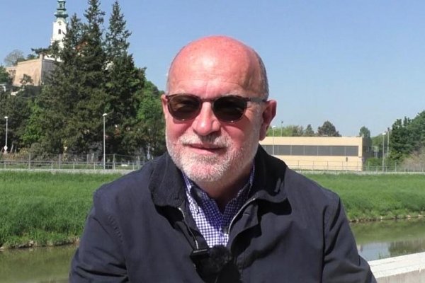 Rasťo Káčer: Robert Fico nás do Moskvy vlečie na špinavej svini