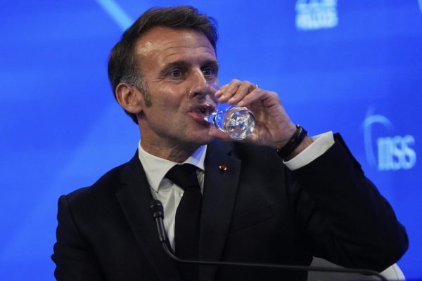 Izrael obvinil Macrona z križiackej výpravy proti židovskému štátu