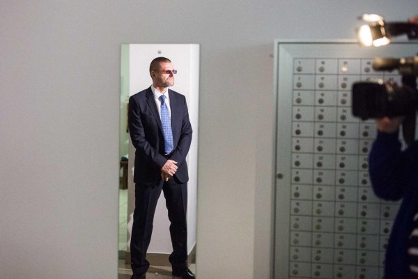 Štefanov dolapený. Polícia ho eskortuje do väzenia