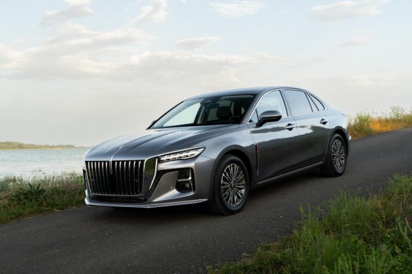 Prémiový sedan Hongqi H5 môže byť ešte luxusnejší. Na Slovensko teraz prichádza aj s vyššou výbavou Deluxe