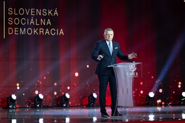 Európski socialisti budúci mesiac natrvalo vylúčia stranu Smer-SD