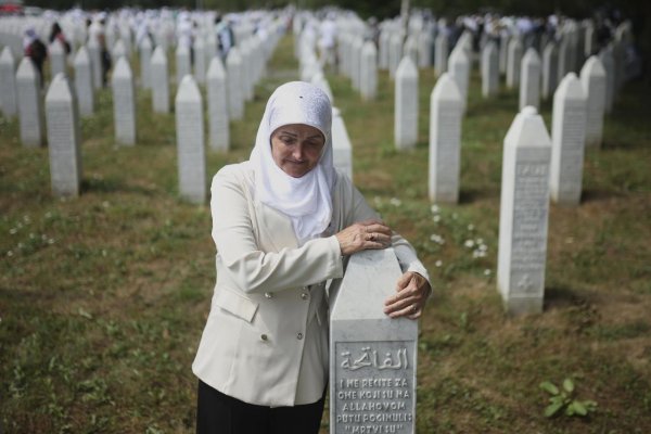 Bosna si pripomína 30. výročie genocídy mužov a chlapcov zo Srebrenice