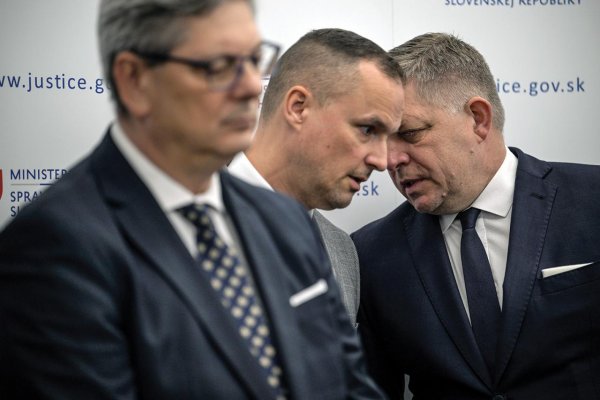 O premiérovom poradcovi v Moskve aj o Ficovej neutralite