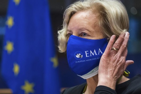 EMA by mohla schváliť vakcíny proti novému variantu o tri až štyri mesiace