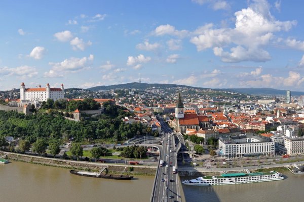 Agentúra Fitch ponechala Slovensku negatívny výhľad, pomohlo by zníženie závislosti od ruského plynu