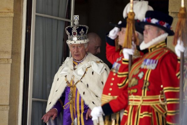 Členovia kráľovskej rodiny vystúpili na balkón Buckinghamského paláca