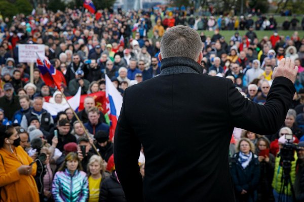 Esej: Tunelujeme demokraciu?