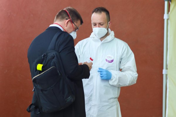 Priemerný vek osôb, ktoré boli pozitívne testované PCR testami, je 40 rokov