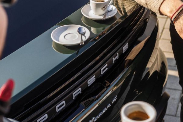 Kde sú najlepšie kaviarne na Slovensku? Odhalí jedinečný Porsche Espresso Bedeker