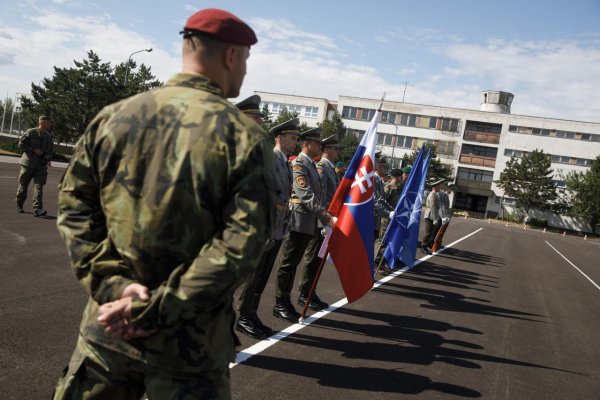 Ústavný súd posúdi ústavnosť zákazu združovať sa vojakom v odboroch