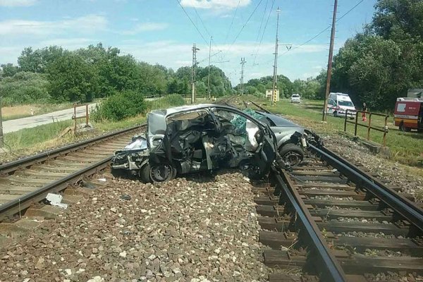 Pri zrážke rýchlika s autom zahynuli v Leviciach dvaja ľudia 