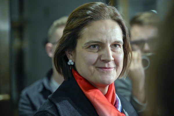 Zmena ústavy znamená porušenie európskeho práva, potvrdil eurokomisár