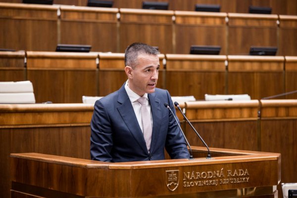 Drucker navrhne vláde vymenovať Jána Krišandu za štátneho tajomníka