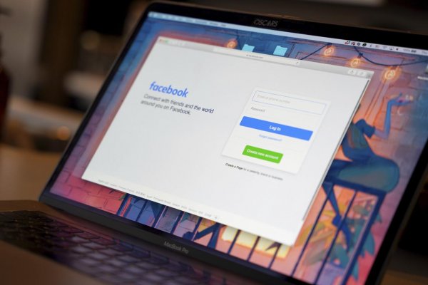 Facebook na svojich platformách zakázal zverejňovanie reklamy ruských štátnych médií