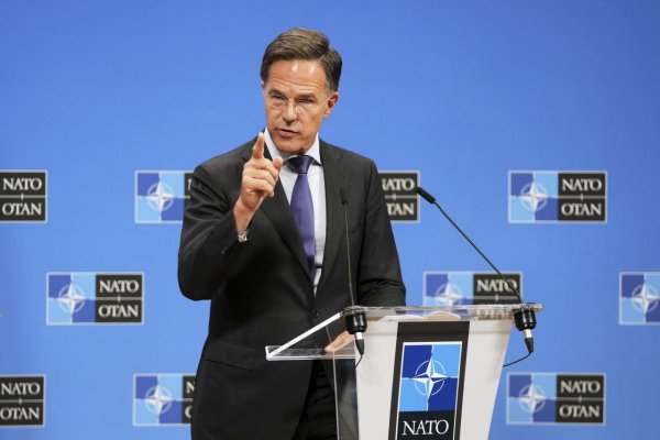 Rutte: Prestaňme robiť z Putina príliš mocného, Rusko nemá právo rozhodovať o nasadení západných vojsk na Ukrajine