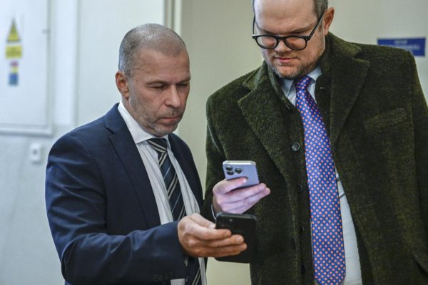 Proti čurillovcom sú vedené tri živé trestné konania, účelom je podľa advokáta držať ich mimo služby