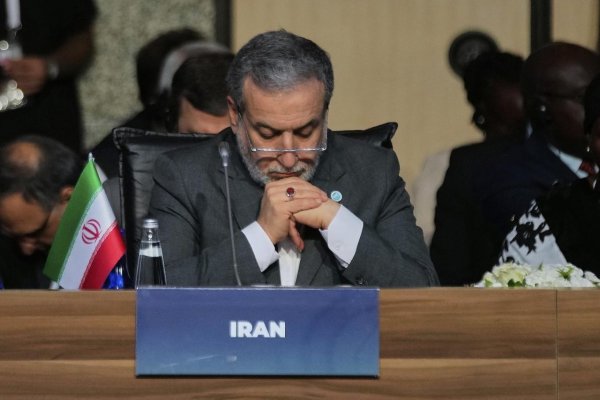 Arákčí po útokoch USA na Irán oznámil cestu do Moskvy, stretne sa s Putinom