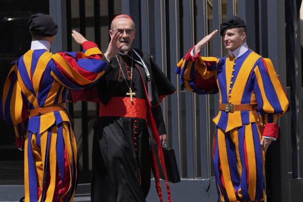 Vatikán oficiálne oznámil, že do konkláve nenastúpia dvaja zo 135 voliteľov