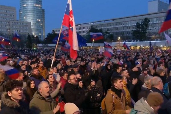 Nedovoľme im ovládnuť celý štát — priamy prenos z Námestia slobody