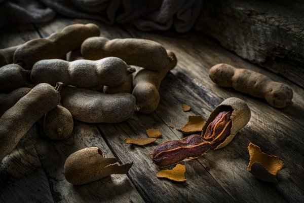 Indická datľa. Veselá ingrediencia na okyslenie jedál, ktorá pripomína roztlačenú mandľu