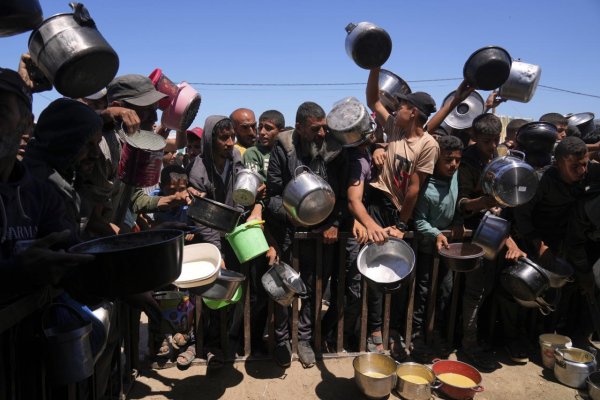 Izrael označil okolie centier na distribúciu pomoci pre Gazanov za bojové zóny